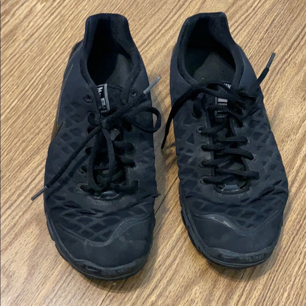 Nike Black tennis shoes